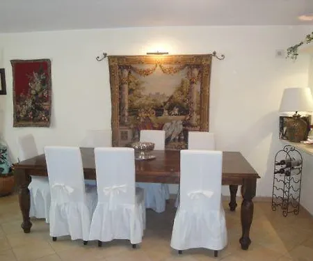 לינה וארוחת בוקר Villafiorita *
